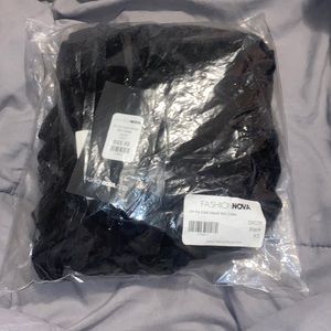 Never Worn Before I Ordered An Duplicate 🖤 , It’s Stretchy True To Size !